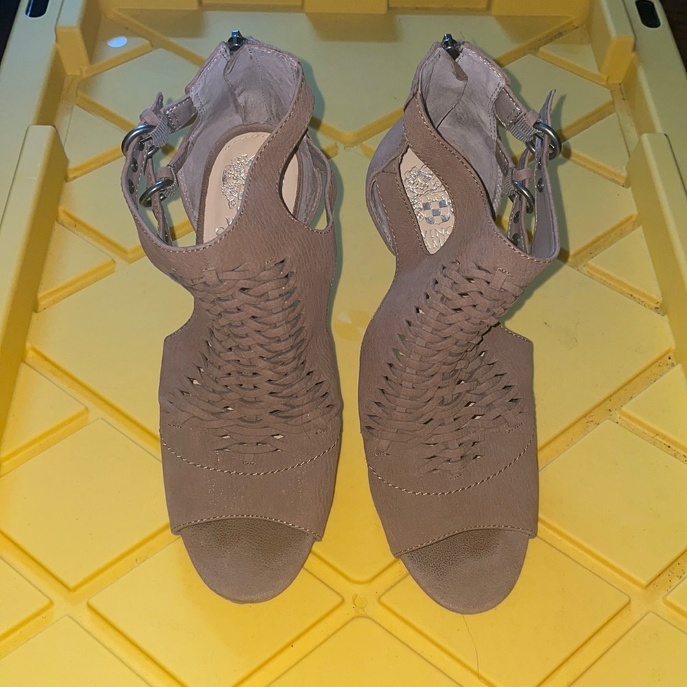Tan Vince Camuto pumps